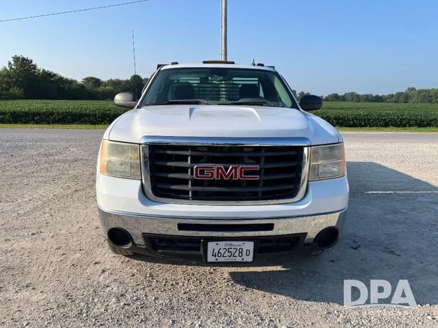 Image of GMC 3500HD equipment image 2