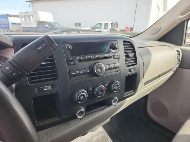 Image of GMC 3500HD equipment image 4