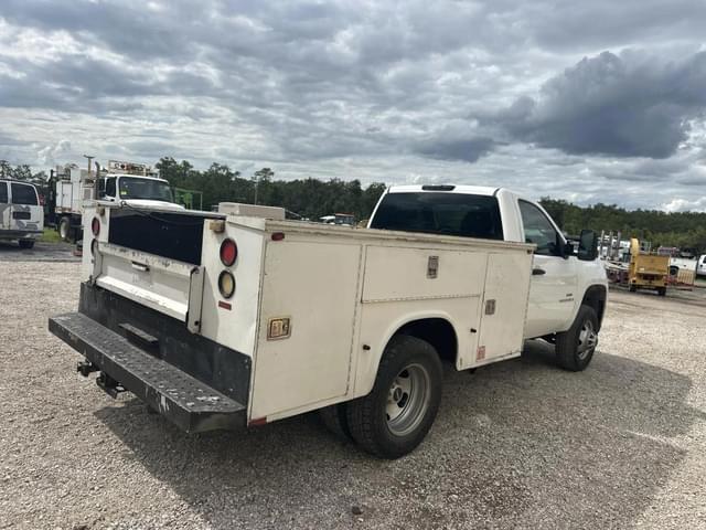 Image of GMC 3500HD equipment image 2