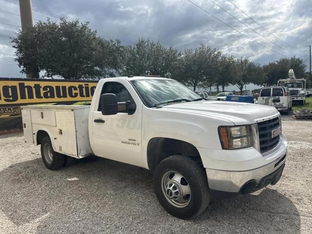 Image of GMC 3500HD equipment image 3
