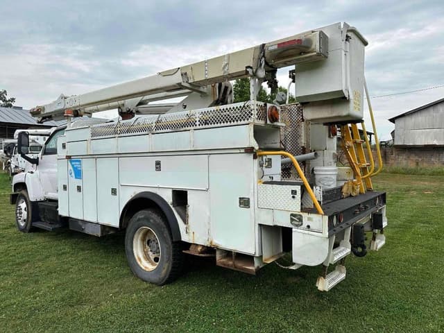 Image of GMC C8500 equipment image 2