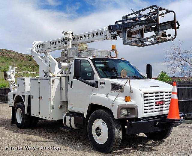 Image of GMC C8500 equipment image 2