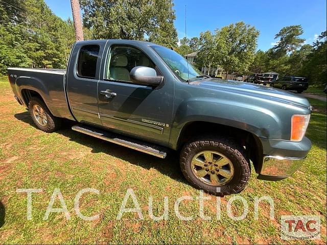 Image of GMC Sierra 1500 equipment image 1
