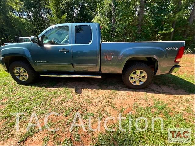 Image of GMC Sierra 1500 equipment image 3