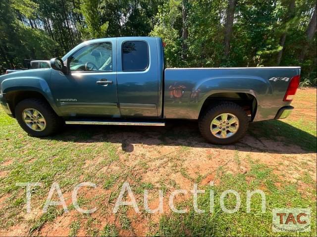 Image of GMC Sierra 1500 equipment image 3