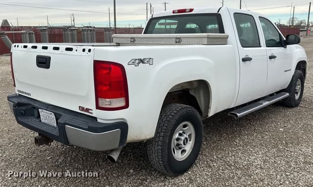 Image of GMC 2500HD equipment image 4