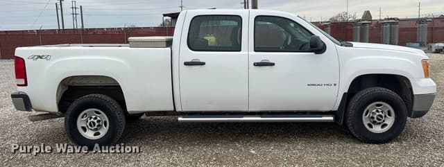 Image of GMC 2500HD equipment image 3