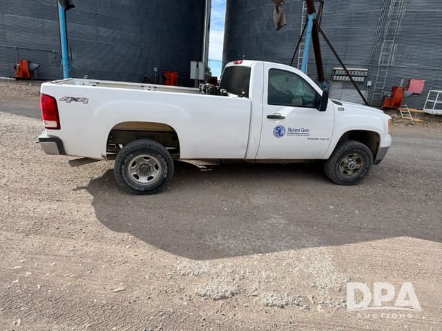 Image of GMC 2500HD equipment image 4