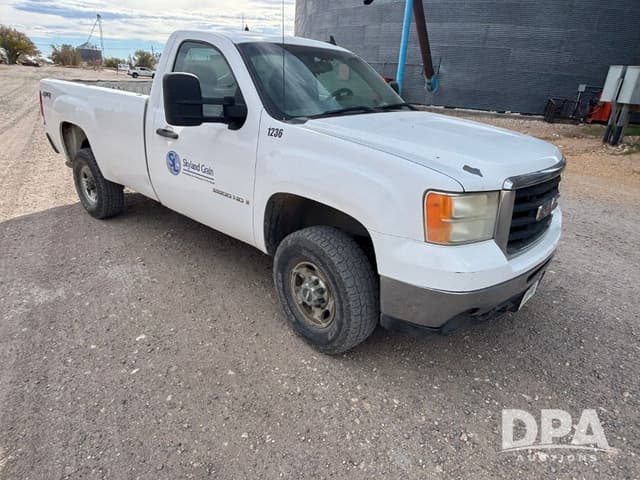 Image of GMC 2500HD equipment image 1