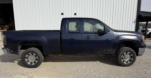 Image of GMC 2500HD equipment image 1