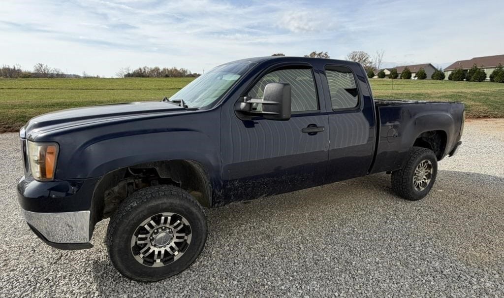 2009 GMC 2500HD Equipment Image0