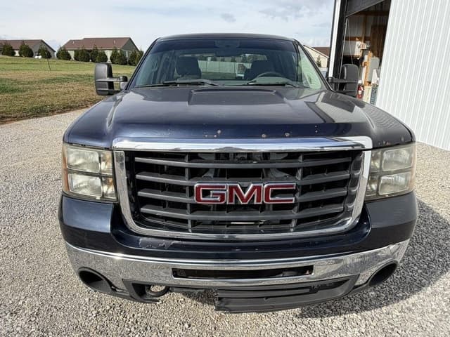 Image of GMC 2500HD equipment image 3