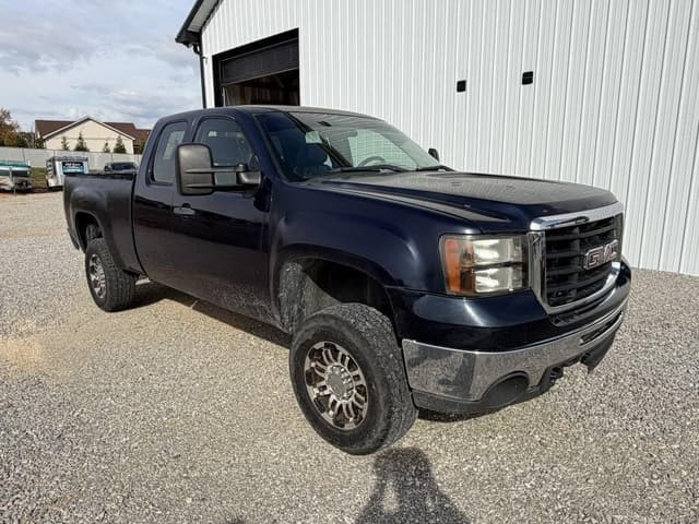 Image of GMC 2500HD equipment image 2