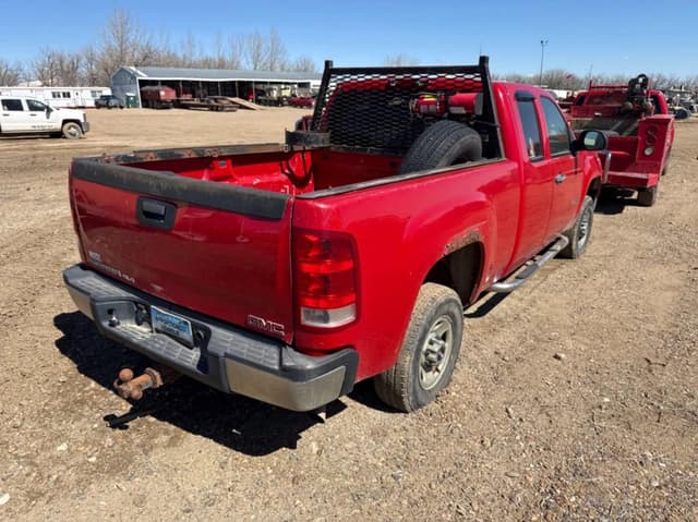 Image of GMC 2500HD equipment image 2