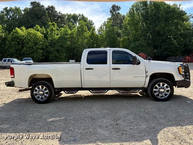 Image of GMC 2500HD equipment image 3