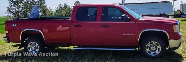 Image of GMC 2500HD equipment image 3