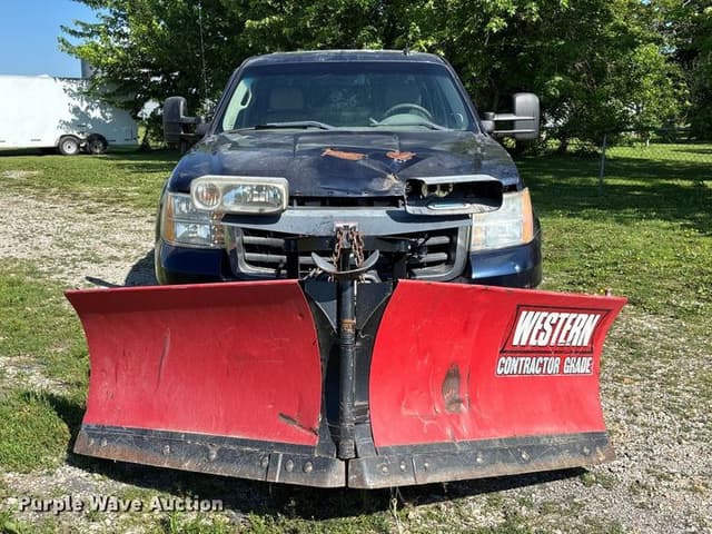 Image of GMC 2500HD equipment image 1
