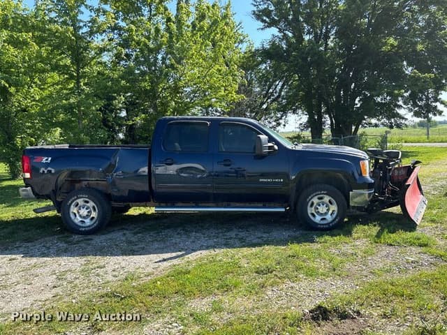 Image of GMC 2500HD equipment image 3
