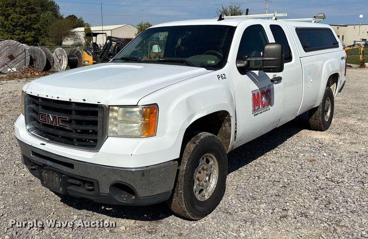 2009 GMC 2500HD Equipment Image0