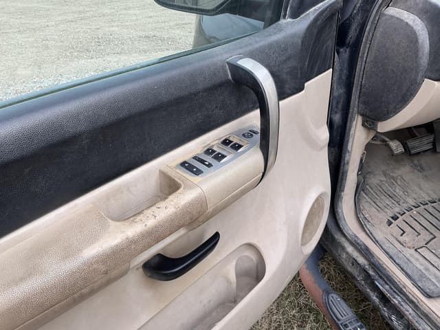 Image of GMC 2500HD equipment image 4