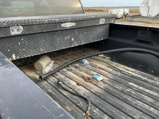 Image of GMC 2500HD equipment image 2