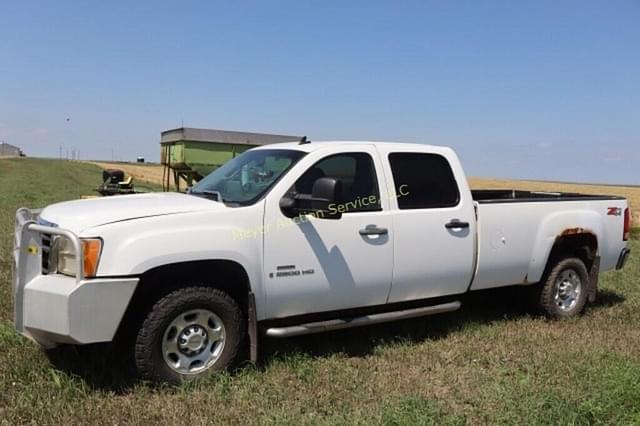 Image of GMC 2500HD equipment image 3