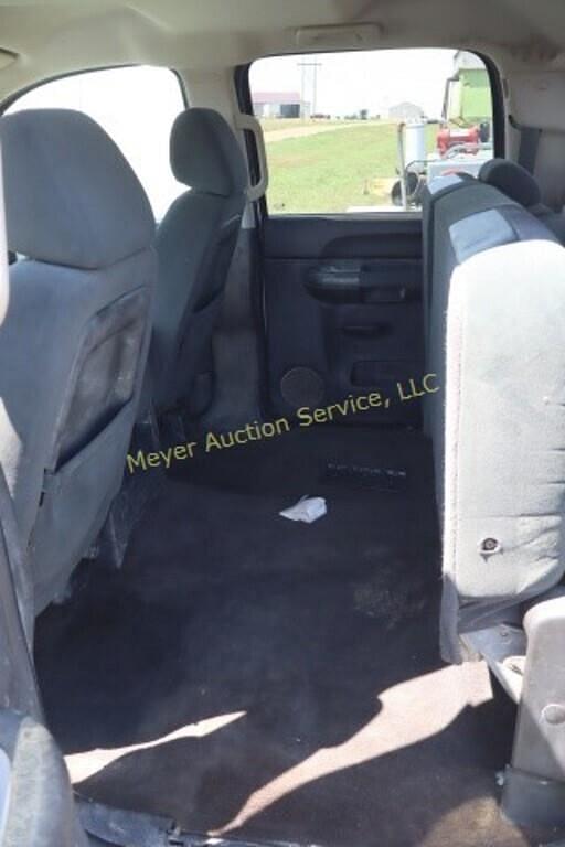 Image of GMC 2500HD equipment image 4