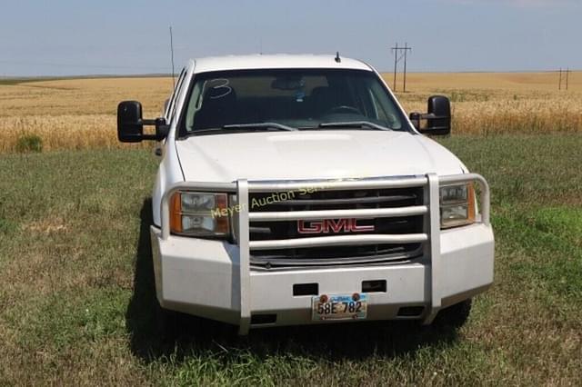 Image of GMC 2500HD equipment image 2