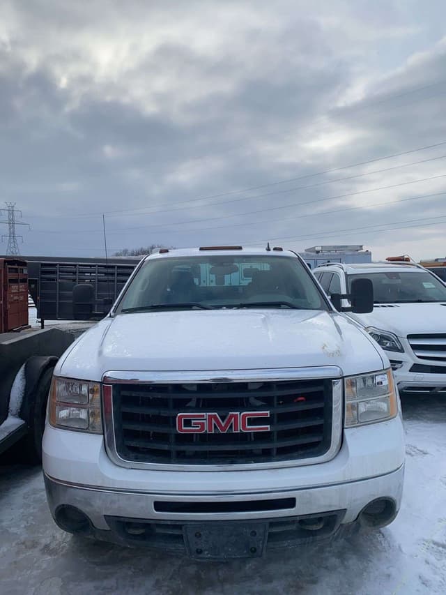 Image of GMC 3500HD equipment image 3