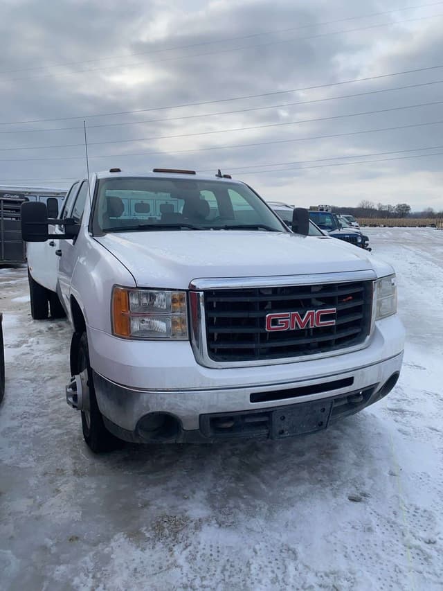 Image of GMC 3500HD equipment image 4