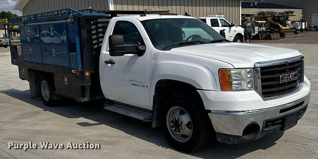 Image of GMC 3500HD equipment image 2