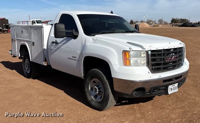 Image of GMC 3500HD equipment image 2