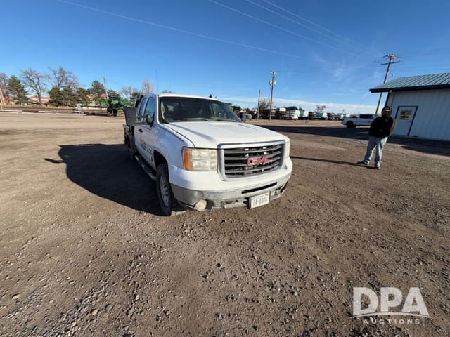 Image of GMC 2500HD equipment image 3