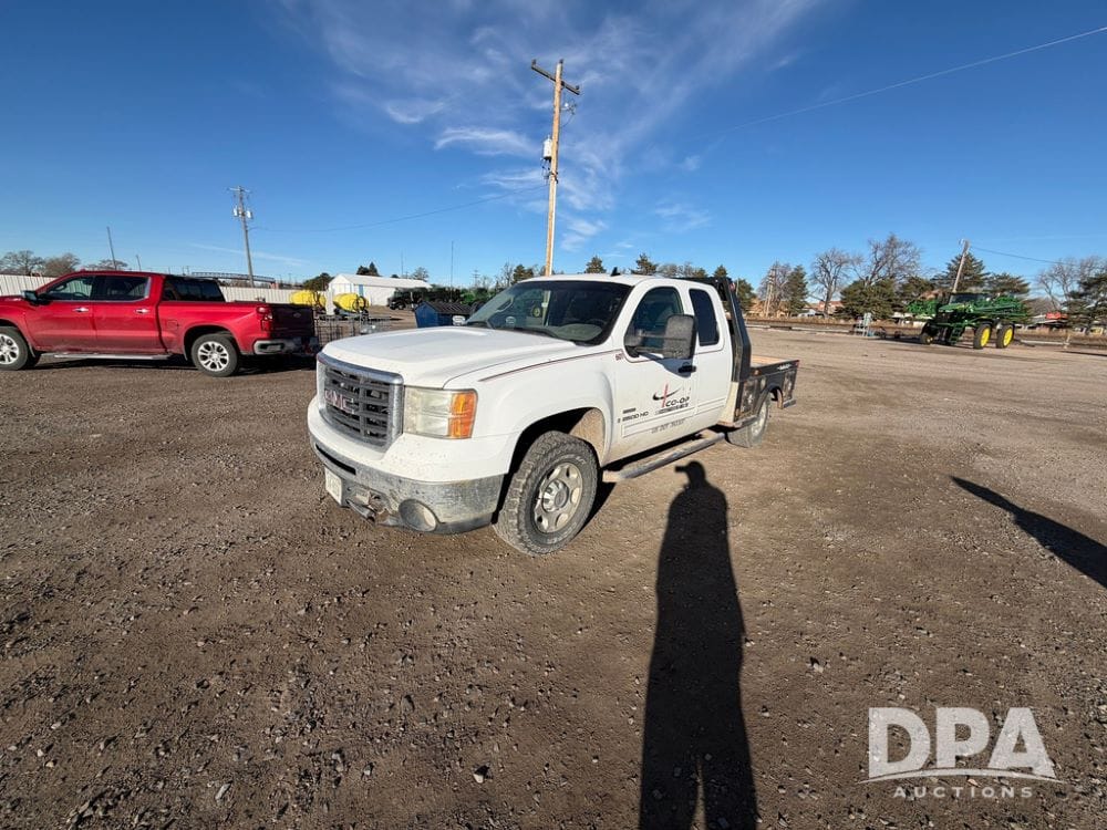 2009 GMC 2500HD Equipment Image0