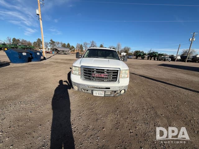 Image of GMC 2500HD equipment image 2