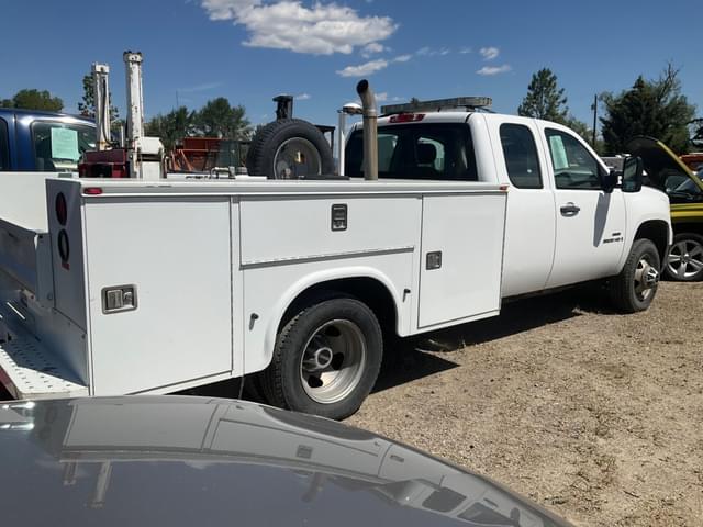 Image of GMC 3500HD equipment image 4