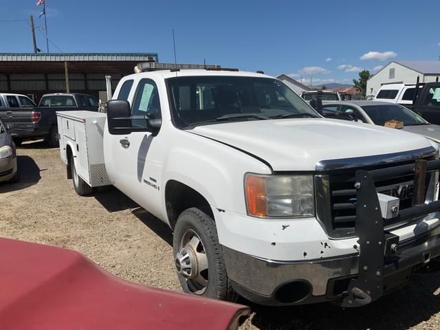 Image of GMC 3500HD equipment image 2
