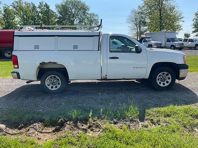 Image of GMC Sierra equipment image 3