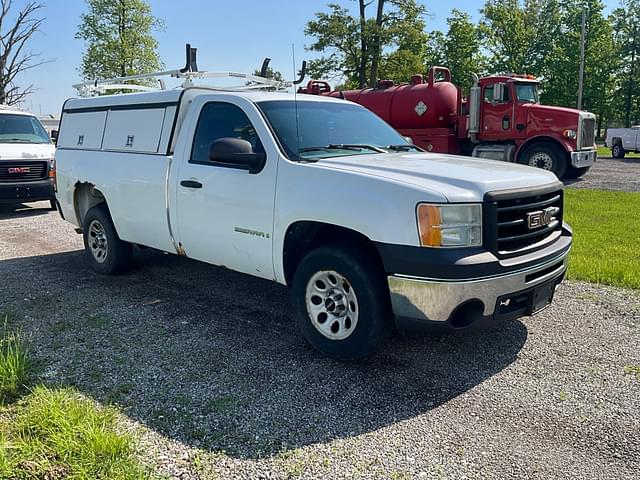 Image of GMC Sierra equipment image 2