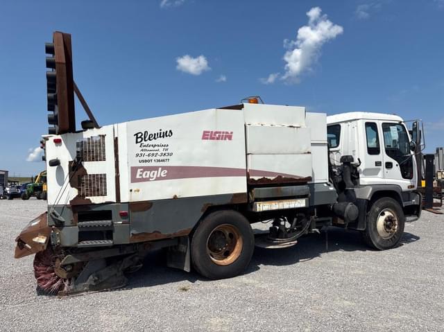 Image of GMC T7500 equipment image 4