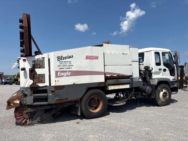 Image of GMC T7500 equipment image 2