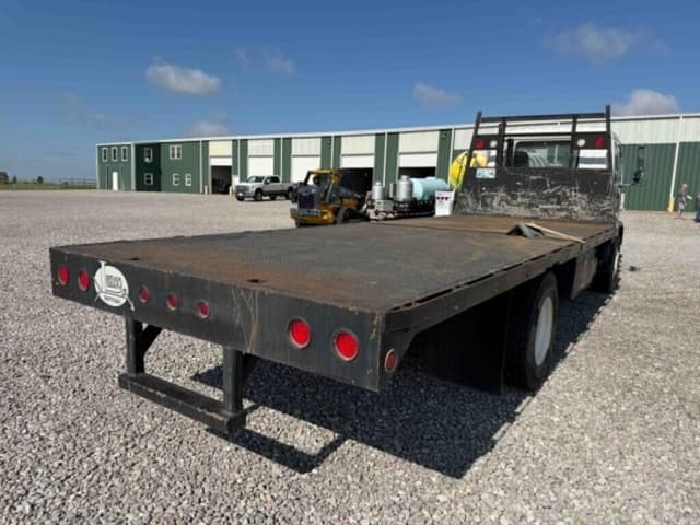 Image of GMC T7500 equipment image 3
