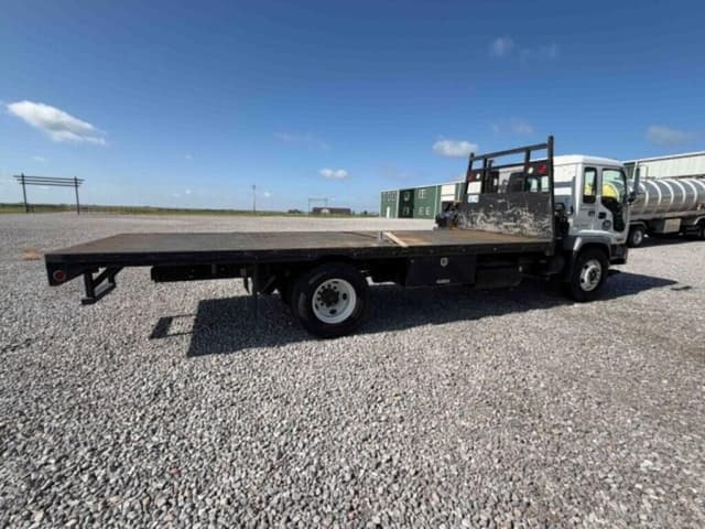 Image of GMC T7500 equipment image 2