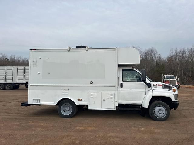 Image of GMC TopKick C4500 equipment image 2