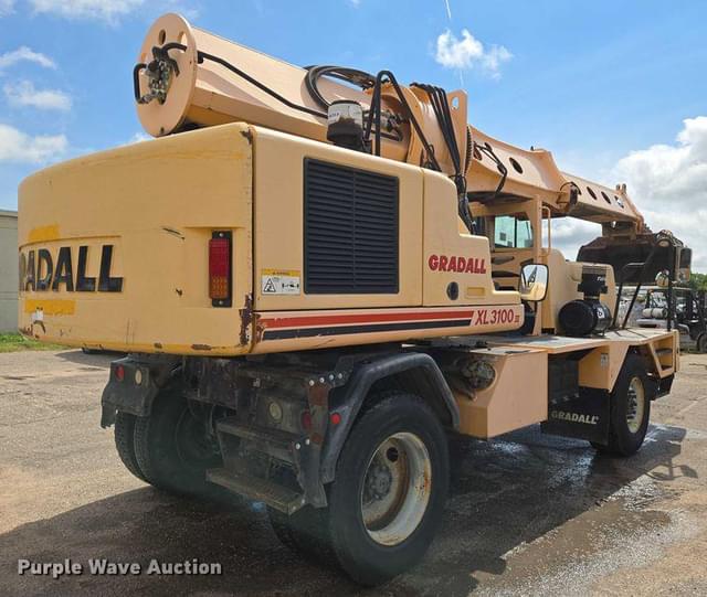 Image of Gradall XL3100 III equipment image 4