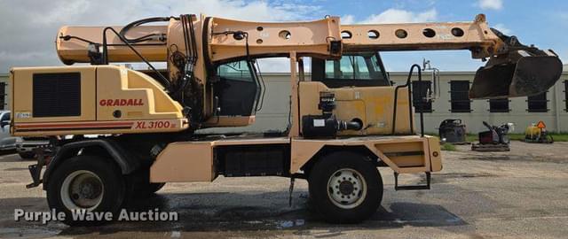 Image of Gradall XL3100 III equipment image 3
