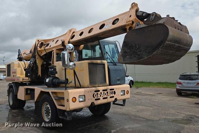 Image of Gradall XL3100 III equipment image 2