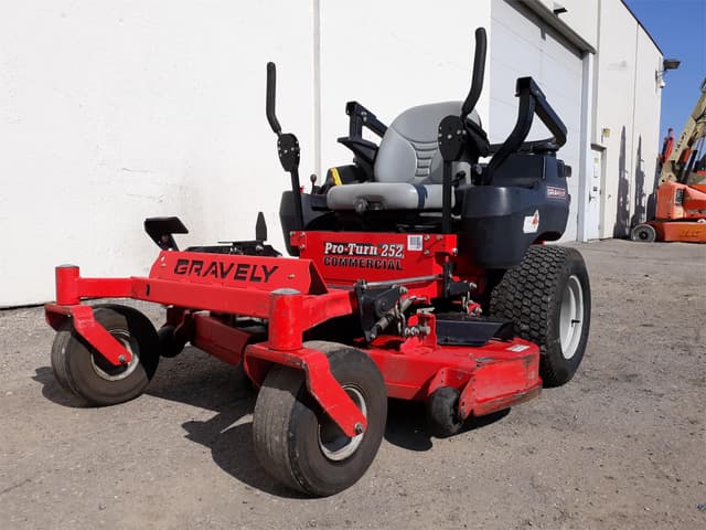 Image of Gravely Pro-Turn 252 equipment image 1