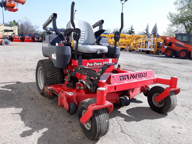 Image of Gravely Pro-Turn 252 equipment image 3