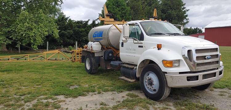 2009 Ford F-750 Equipment Image0